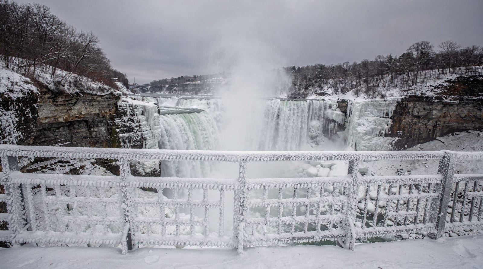 Cosa ho trovato alle cascate del Niagara nel pieno dell'inverno
