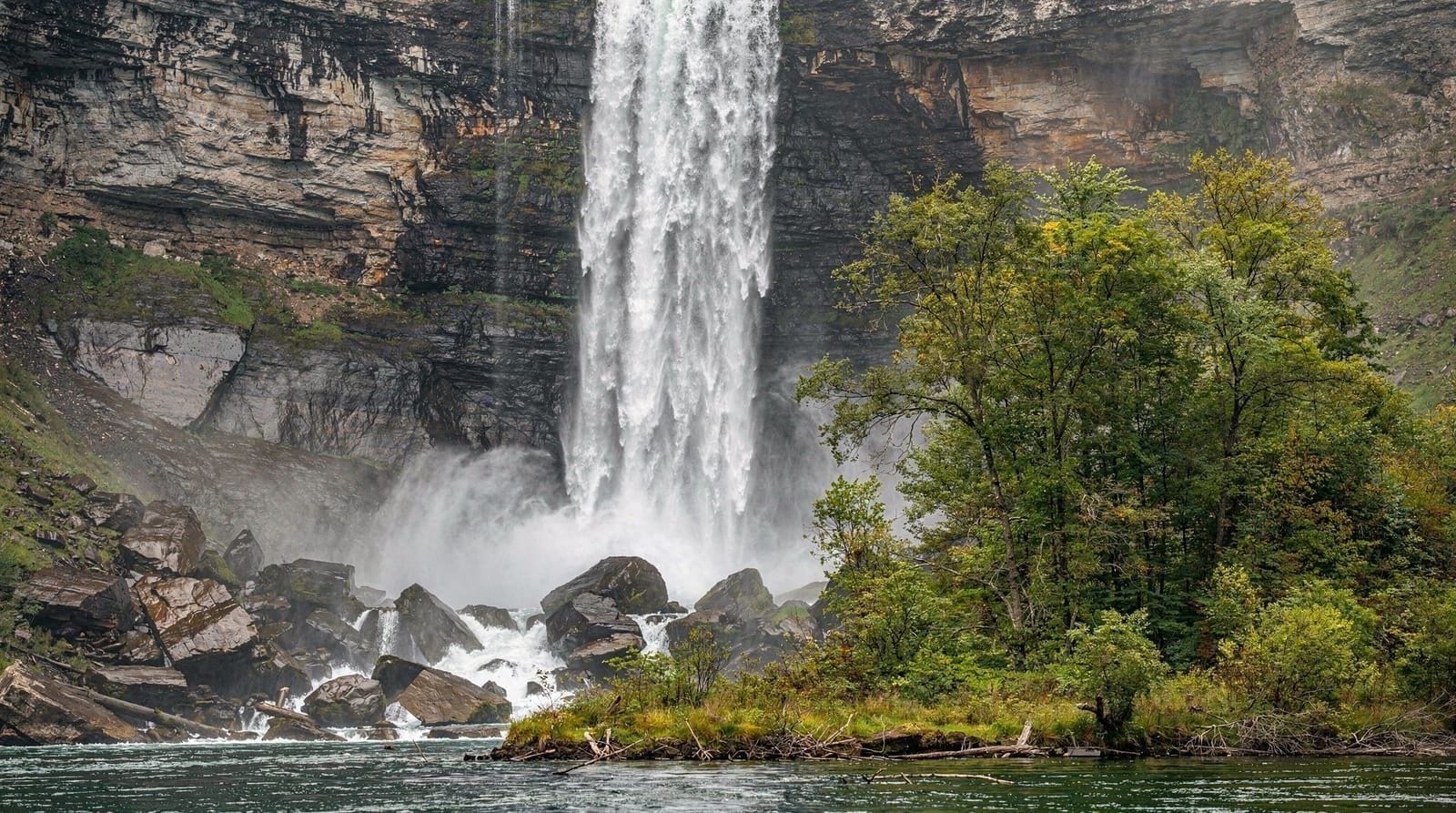 Bridal Veil Falls: the smallest of Niagara's three falls
