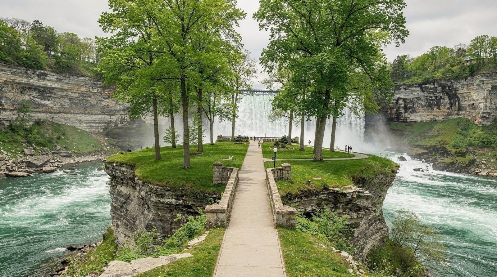 Goat Island: Terrapin Point and the closest view of Horseshoe Falls