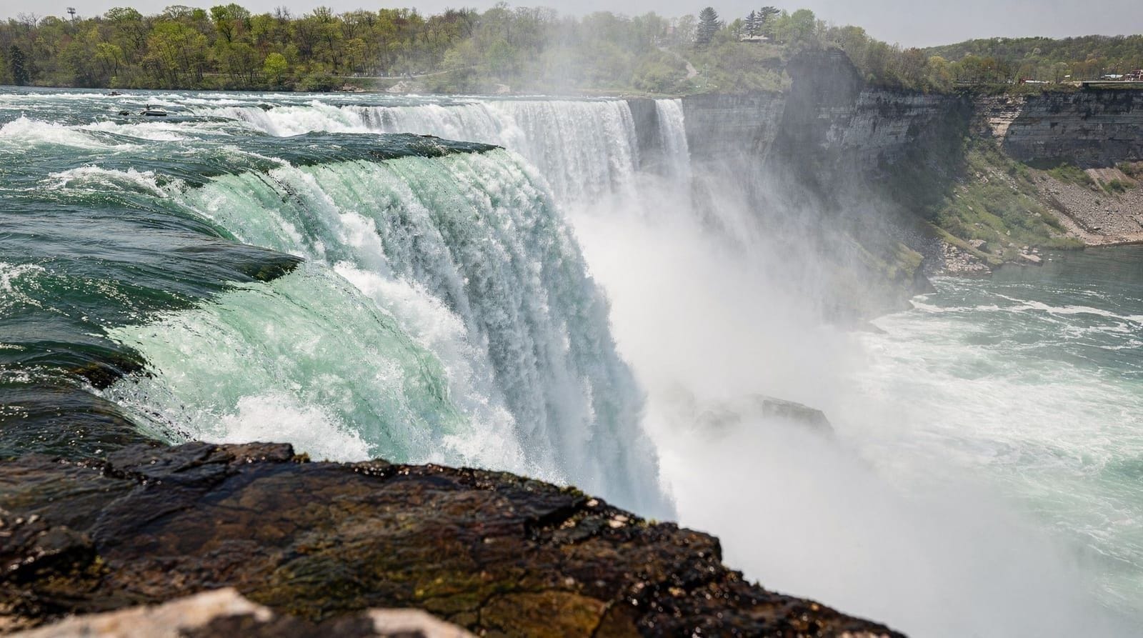 Horseshoe Falls, Niagara's largest waterfall