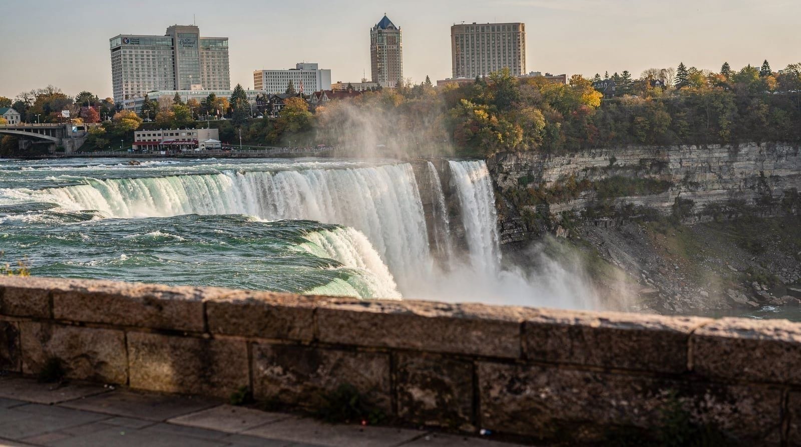 Niagara Falls, Ontario: the Canadian side explained