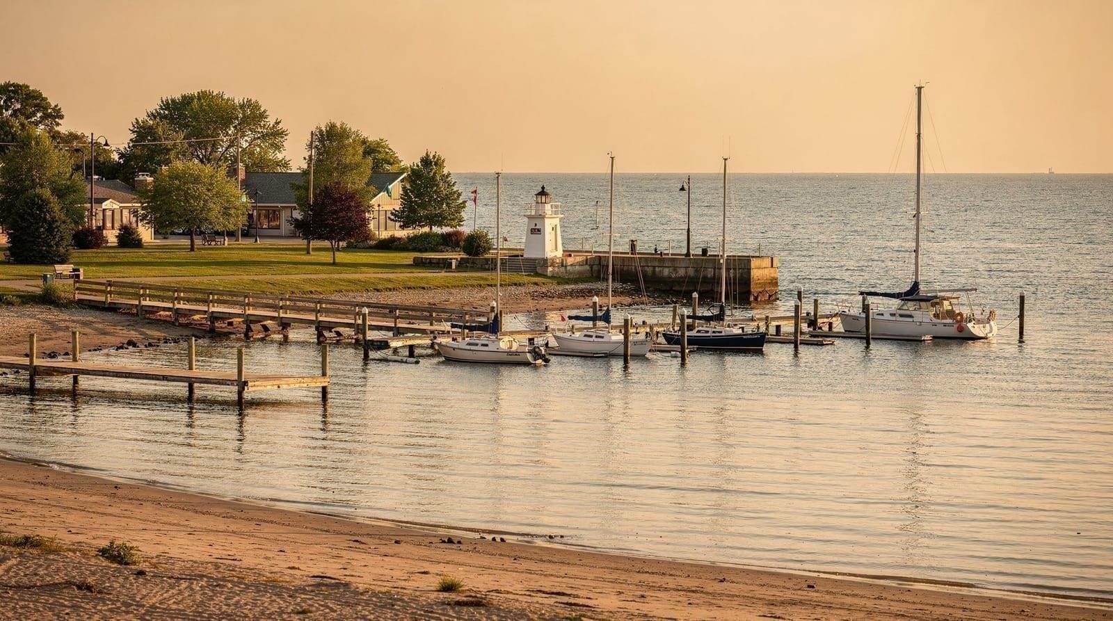 Port Dalhousie: beach, harbour and a 1905 carousel