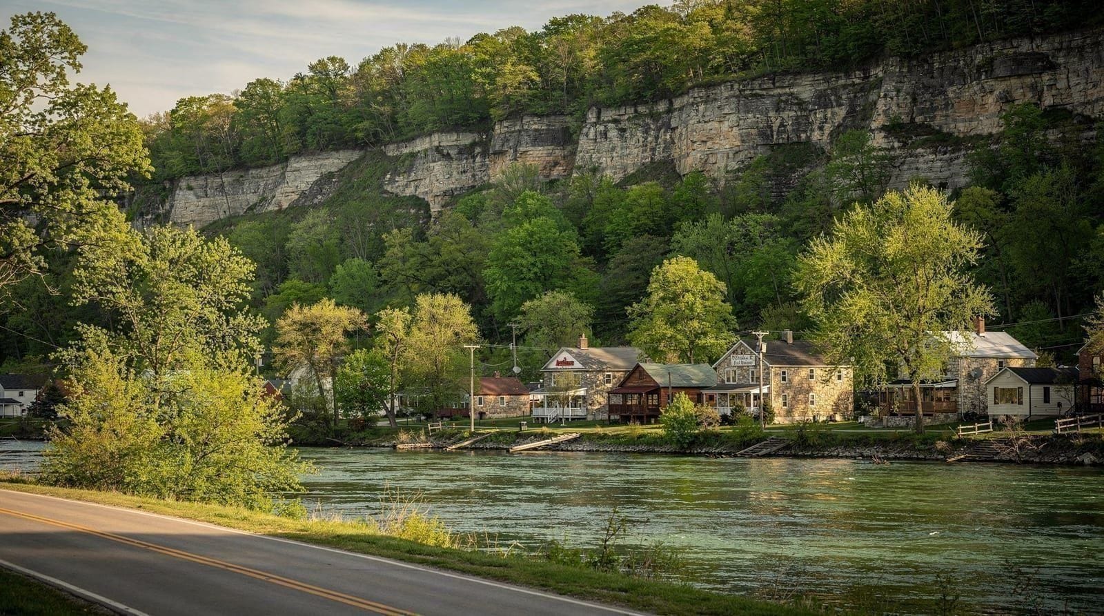 Queenston: a riverside village on the Niagara Parkway