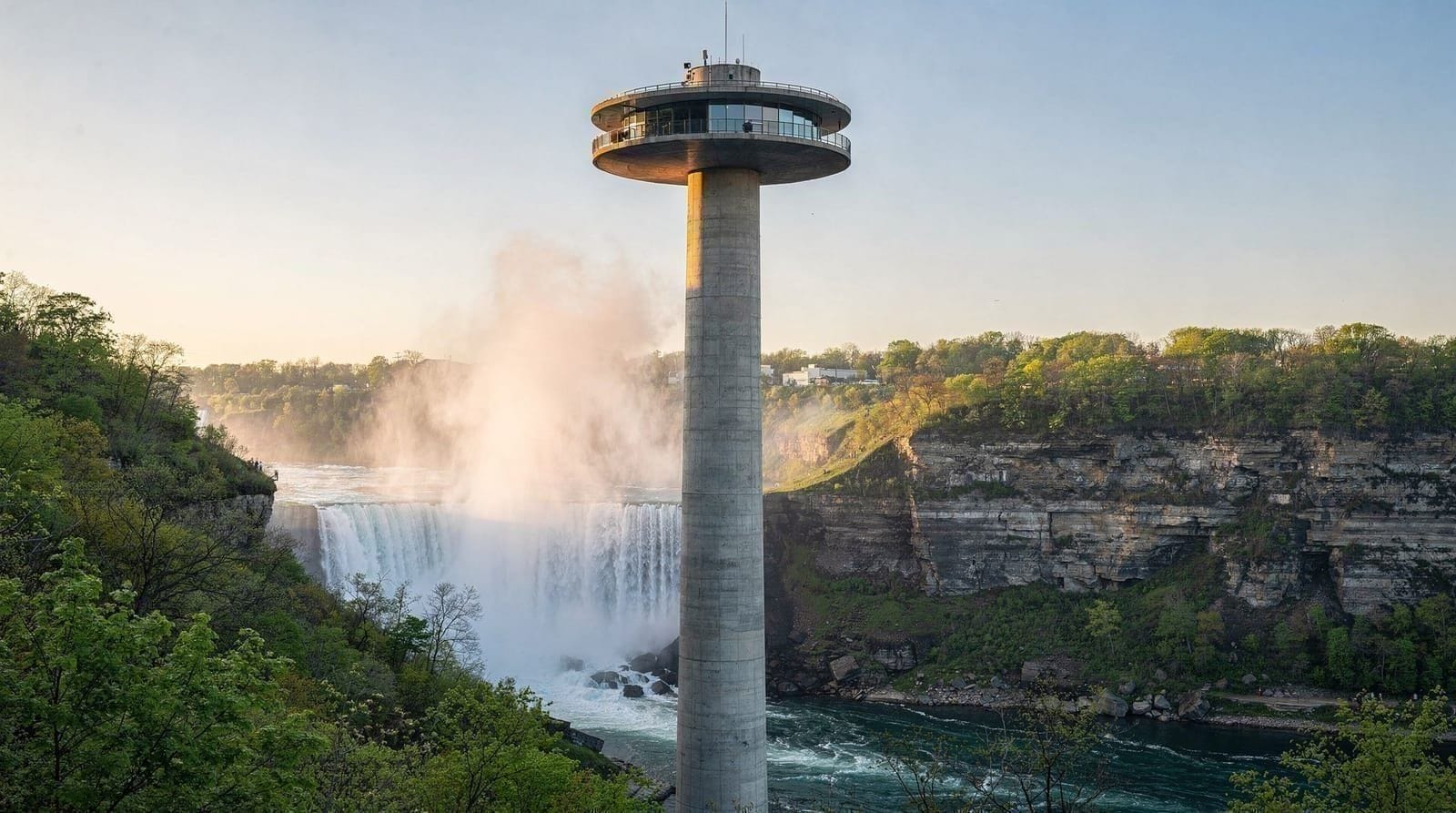 Le restaurant tournant de la tour Skylon en vaut-il la peine ?