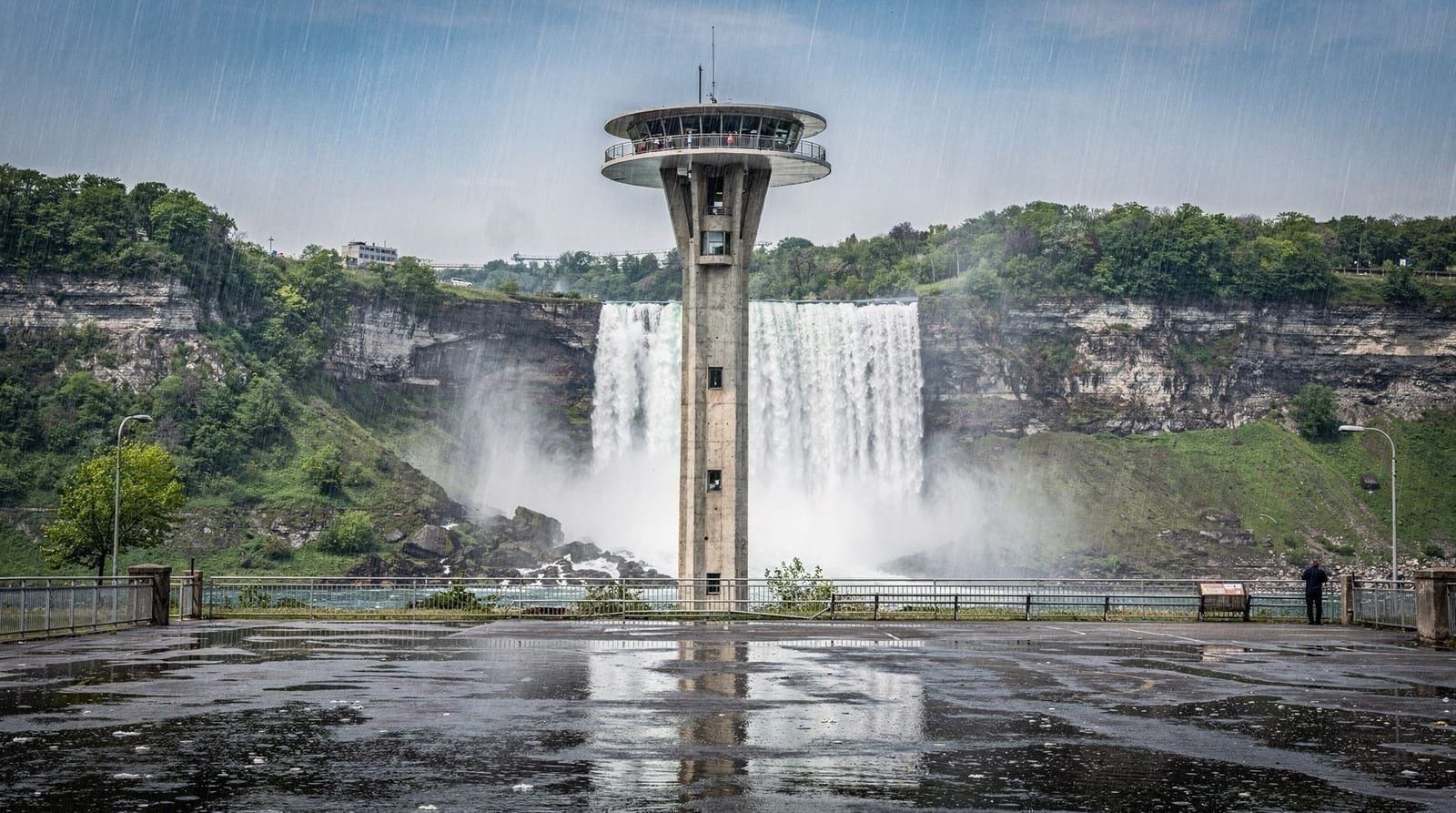 Skylon Tower vs Prospect Point Tower