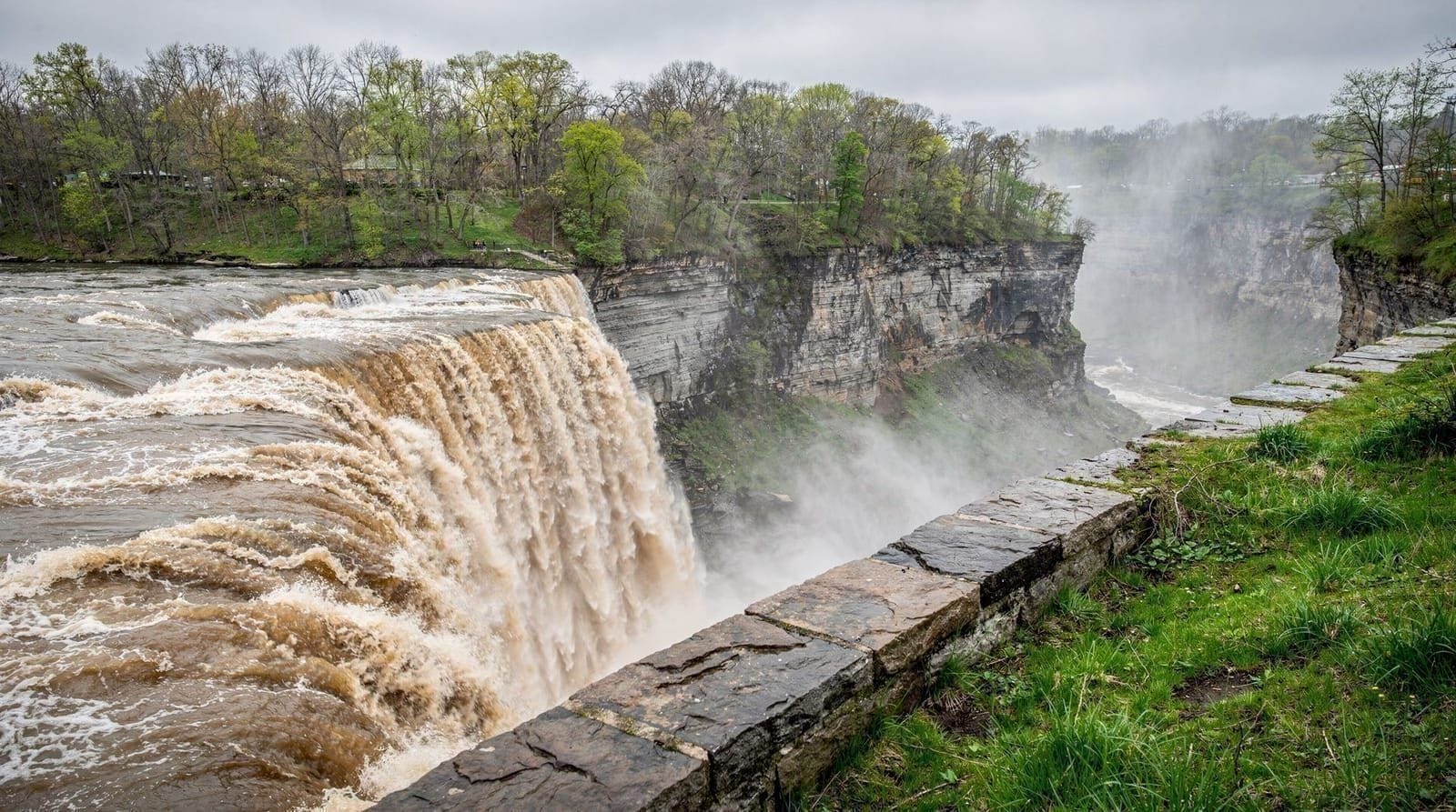 Le printemps aux chutes du Niagara : à quoi ressemblent vraiment avril et mai