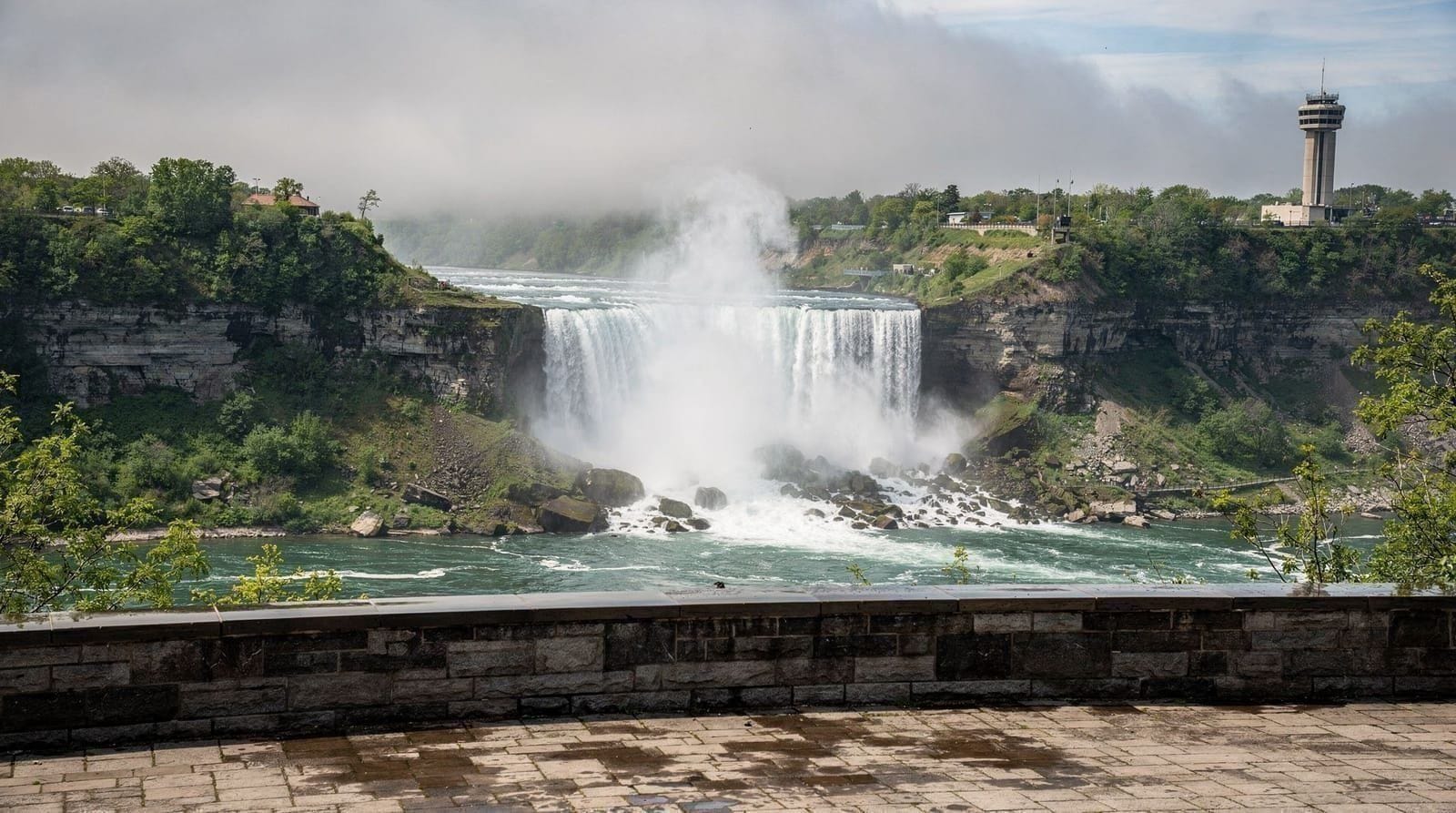 Ce qui est ouvert et fermé aux chutes du Niagara, saison par saison