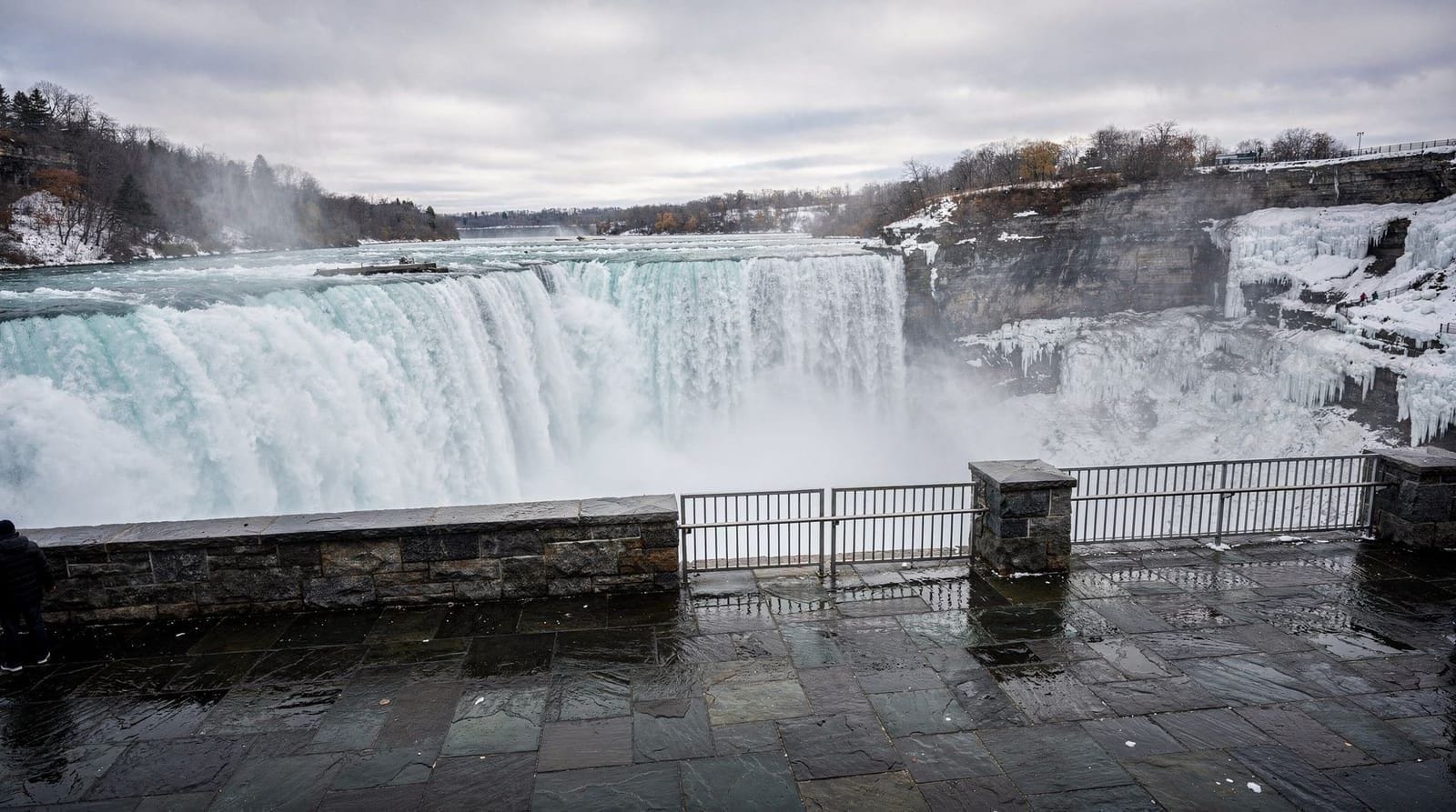 Cinque giorni alle cascate del Niagara: entrambi i lati, la zona del vino e Buffalo