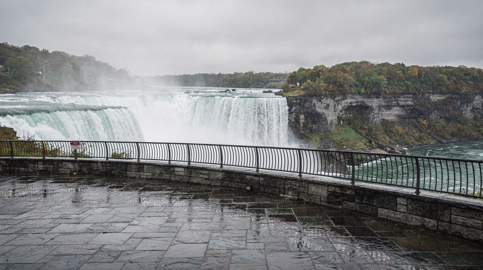 Quattro giorni alle cascate del Niagara: cascate, terre del vino e canale