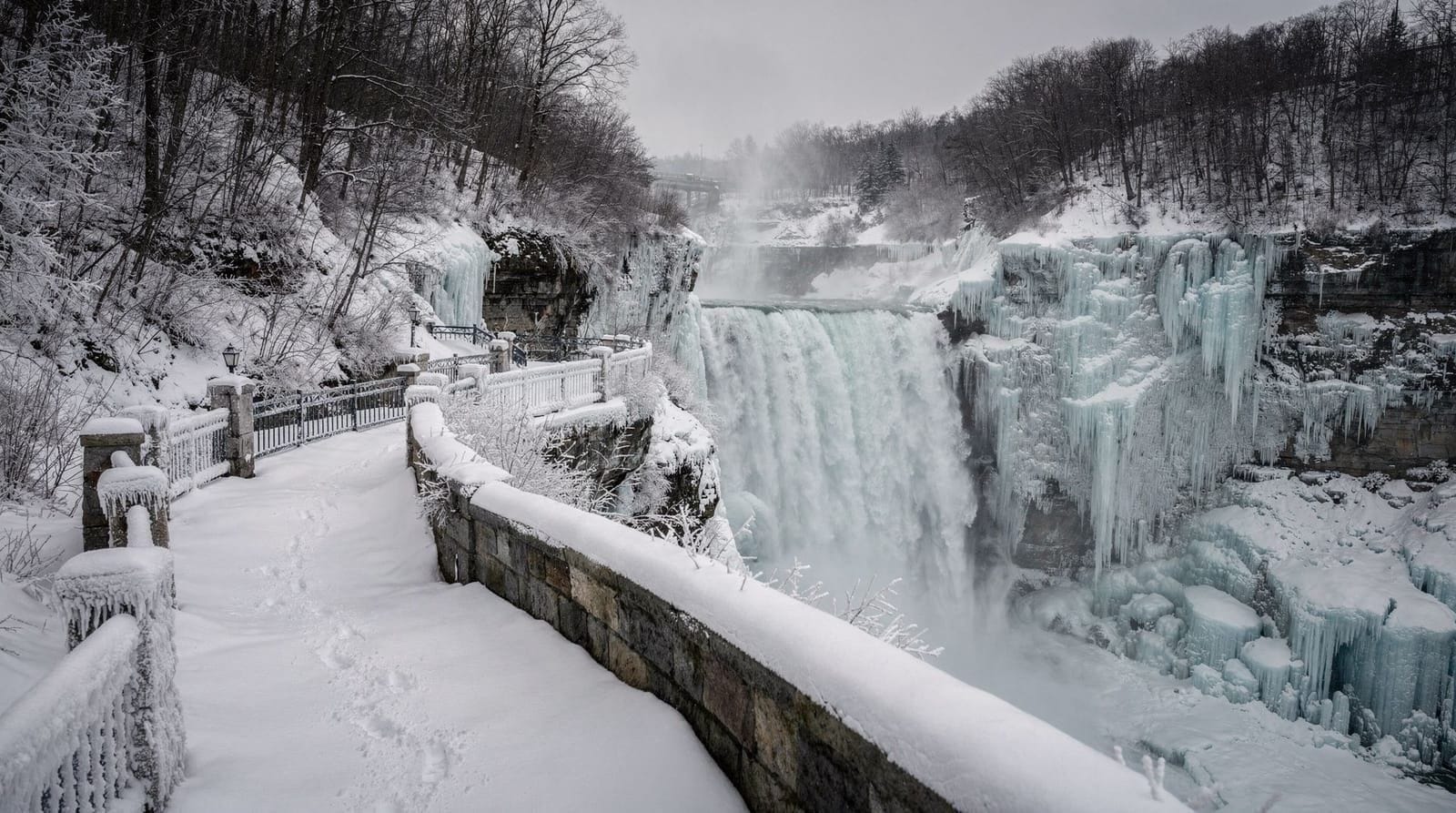 Un itinerario invernale di 3 giorni alle cascate del Niagara: ghiaccio, luci e cosa è chiuso